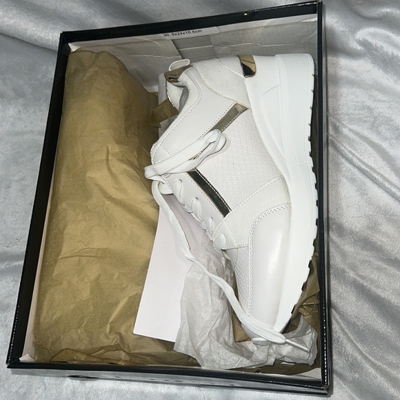 Iman White Sneakers, Size 7.5, Brand New - Picture 4 of 6